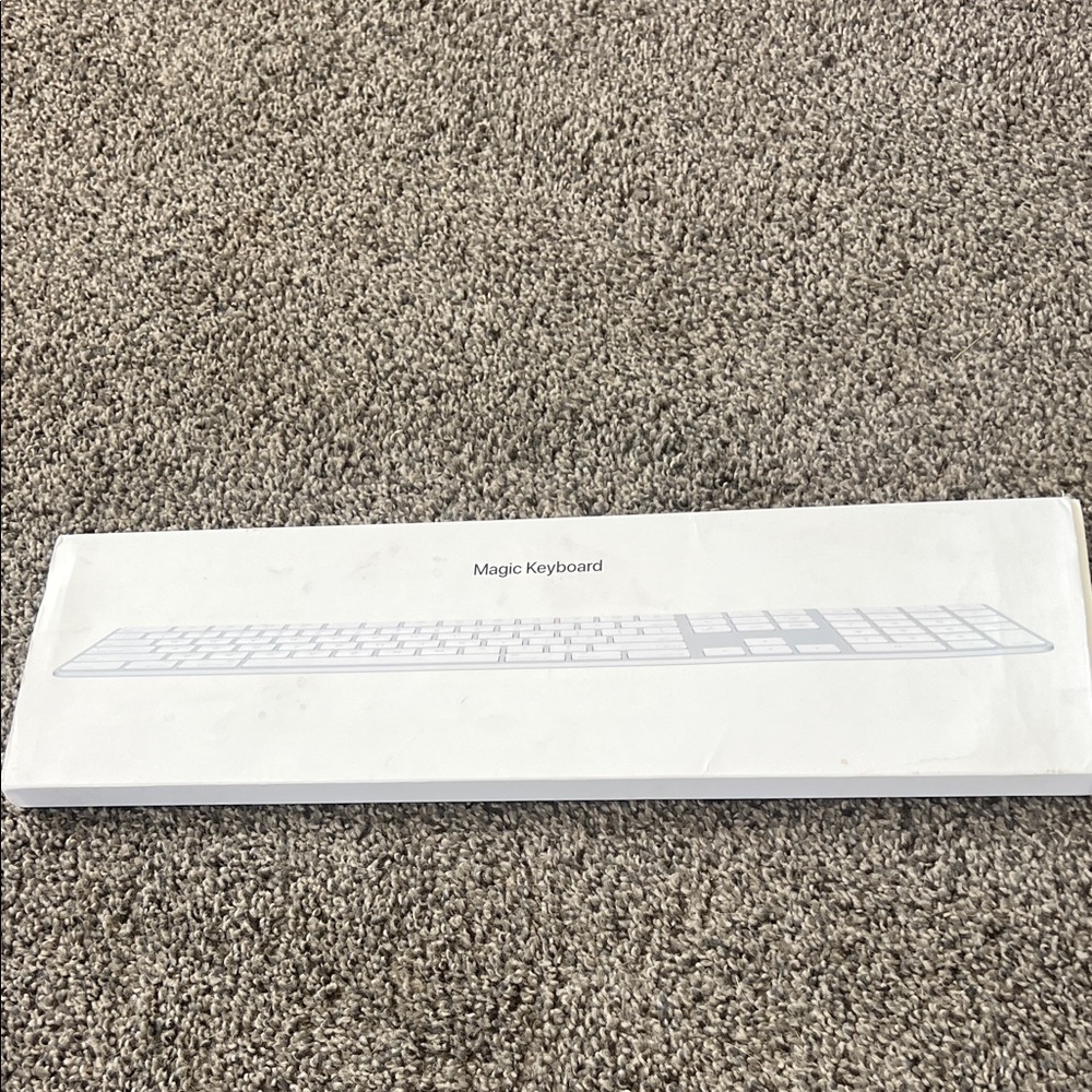 Apple Magic Keyboard in White Box
